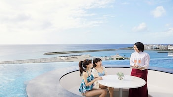 lequ okinawa chatan spa and resort