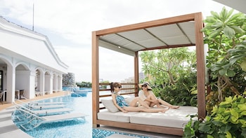 lequ okinawa chatan spa and resort