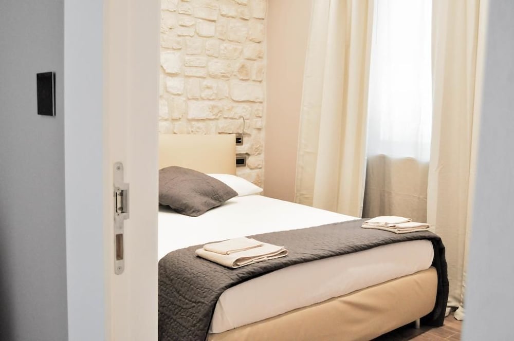 olivia rooms eurialo