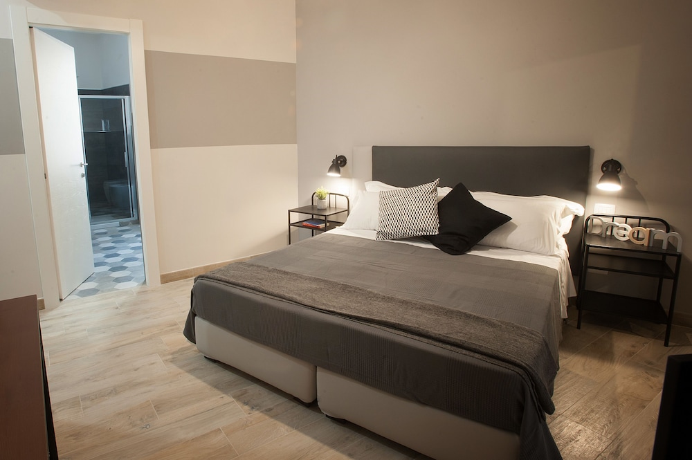 6thland rent rooms la spezia