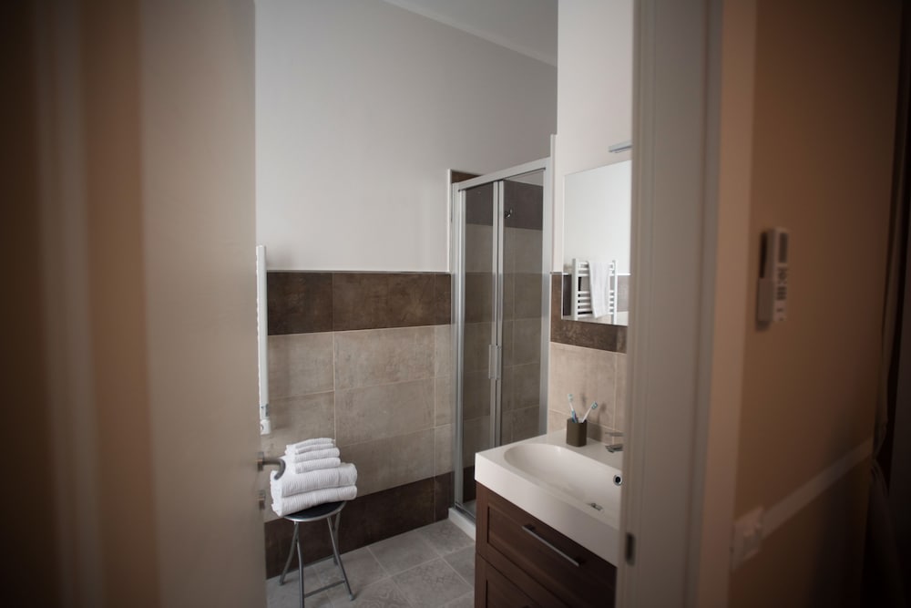 6thland rent rooms la spezia