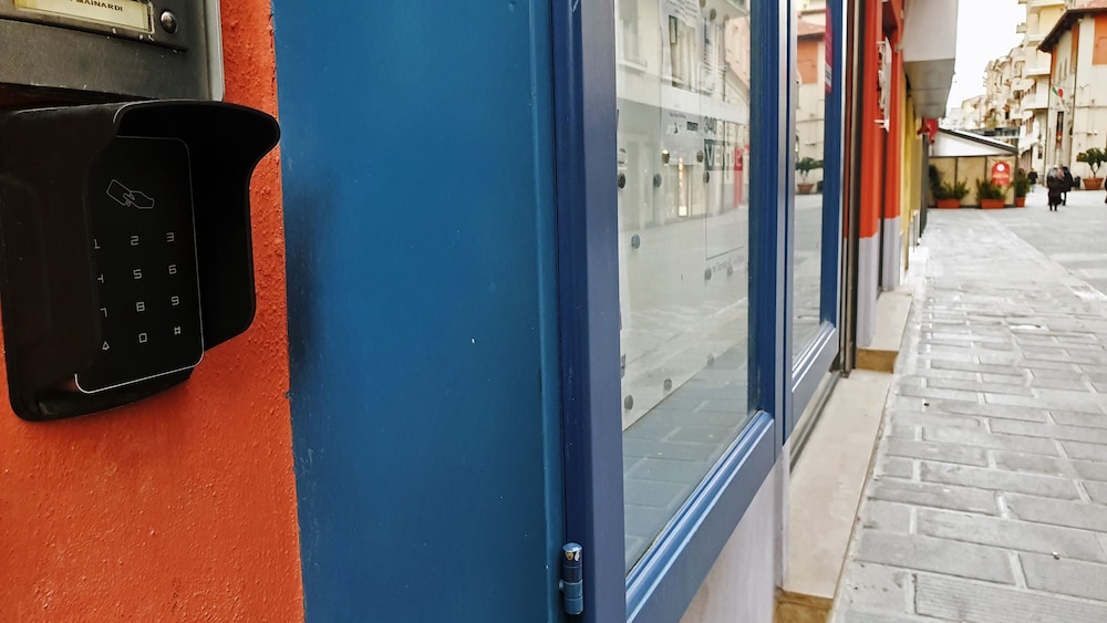 6thland rent rooms la spezia