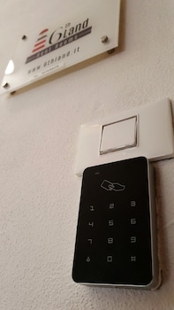 6thland rent rooms la spezia