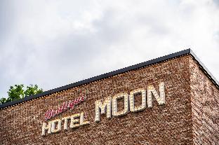 hotel moon