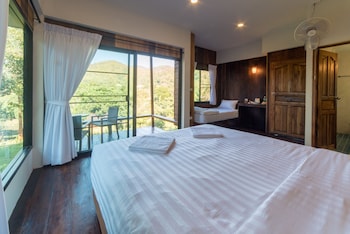 chiang mai elephant friends