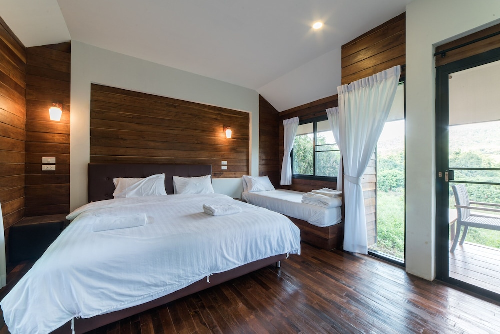 chiang mai elephant friends