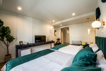 theme boutique hotel