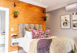 pineapple house boutique hotel