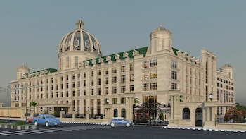 seven eleven hotels and club