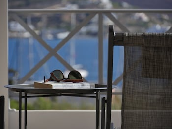 Galini Rooms & Apartments Syros,Filini Street-Finikas 84100 Finikas,0 star