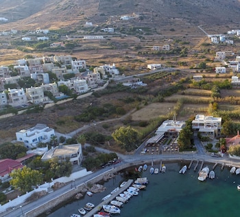 Galini Rooms & Apartments Syros,Filini Street-Finikas 84100 Finikas,0 star