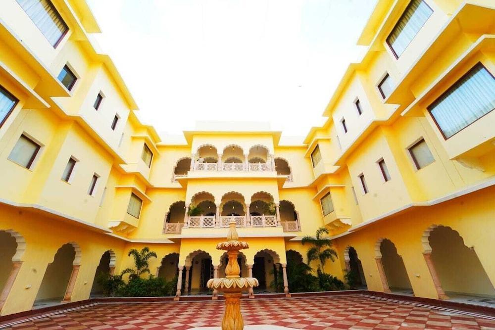 hotel raj bagh palace