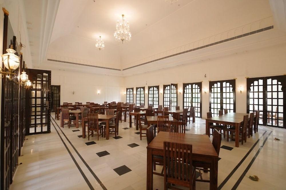 hotel raj bagh palace