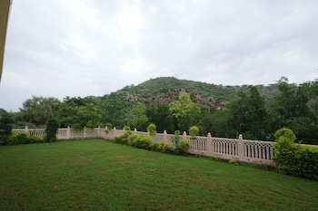 hotel raj bagh palace