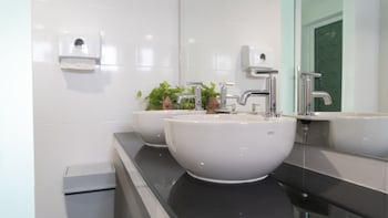 the willing hotel and residence