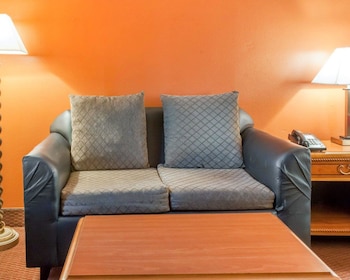 econo lodge hobbs