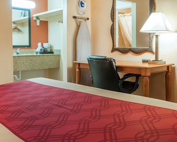 econo lodge hobbs