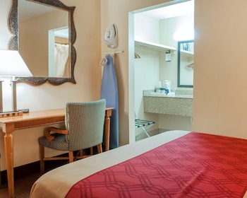 econo lodge hobbs
