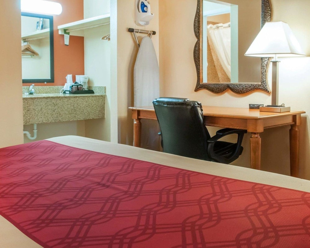 econo lodge hobbs