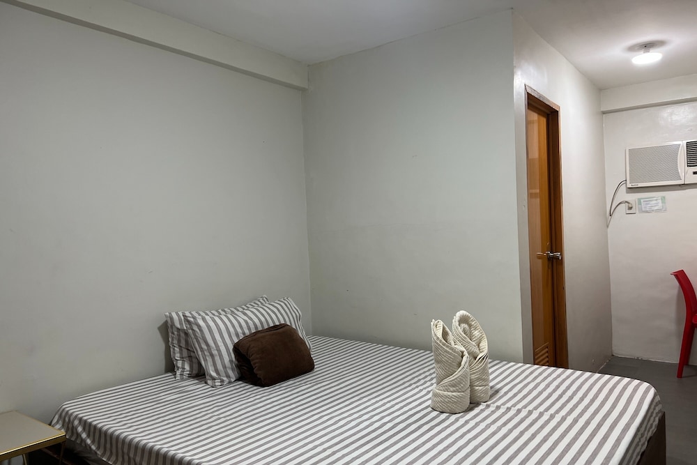 happy grey hotel vigan