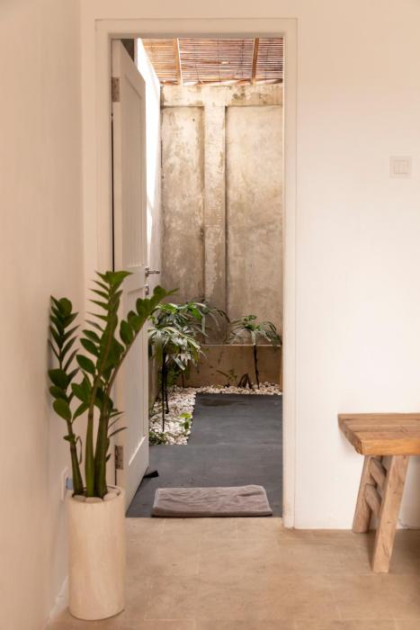 the room padang padang