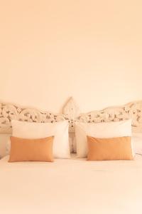 the room padang padang