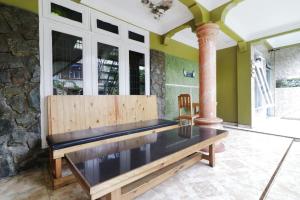 waroeng transit and depary homestay