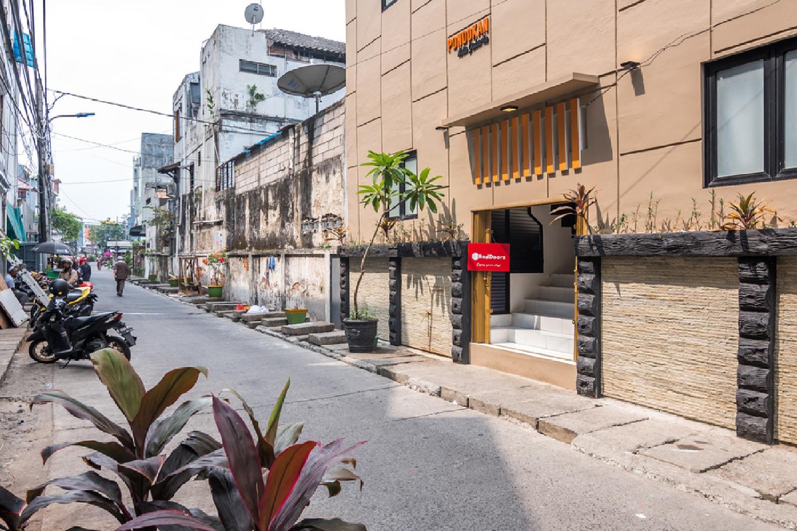pondokan kota jakarta by reddoorz