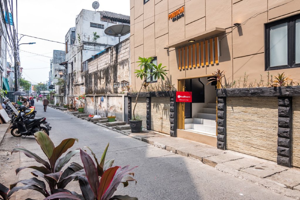 pondokan kota jakarta by reddoorz
