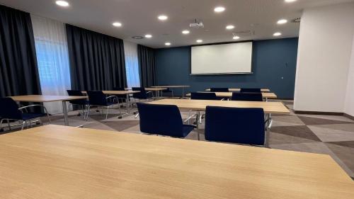 holiday inn express sindelfingen an ihg hotel