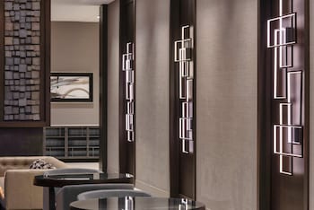 Holiday Inn Express Boston Logan Airport - Revere,Revere>>Boston,2.5 star