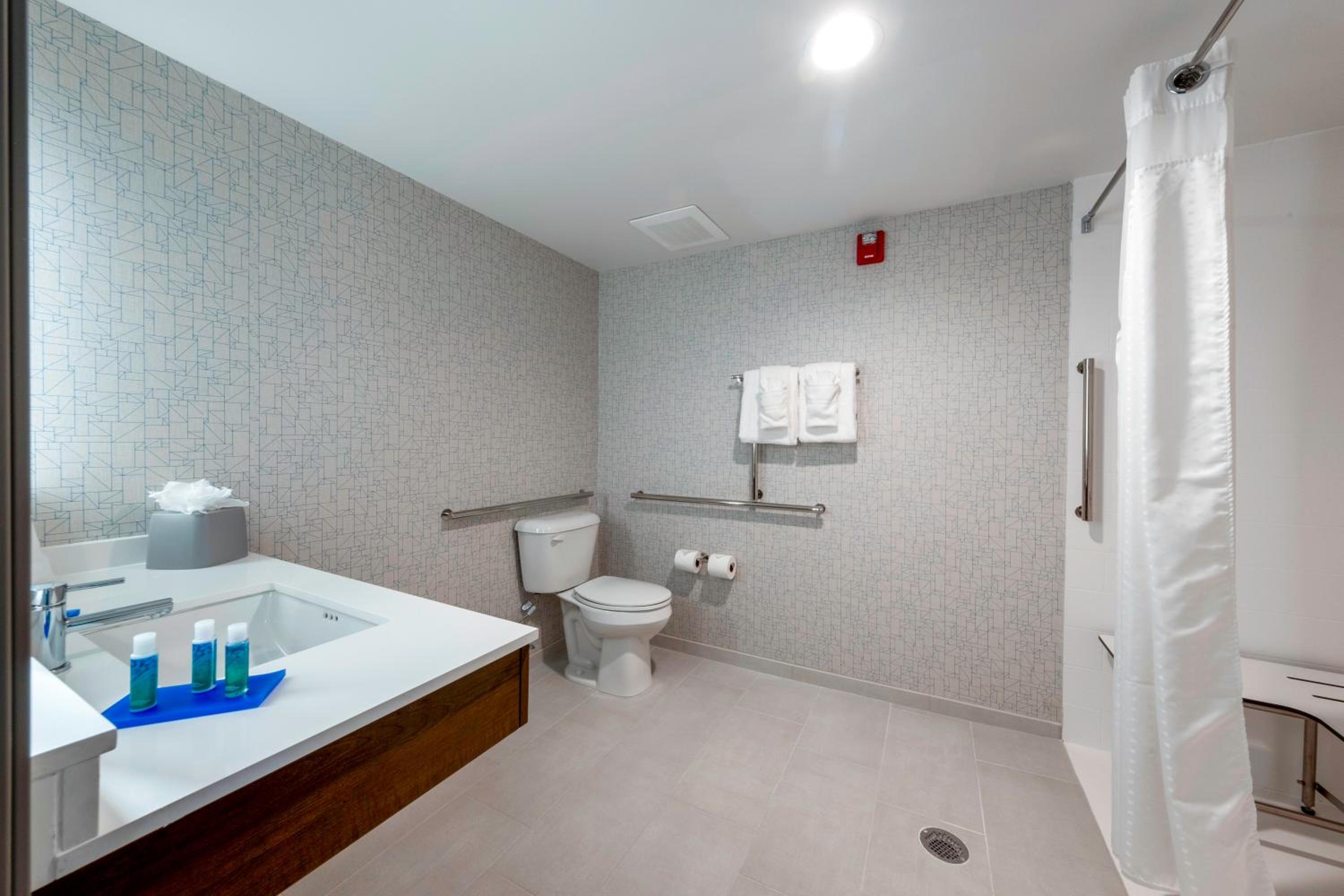 holiday inn express and suites staunton