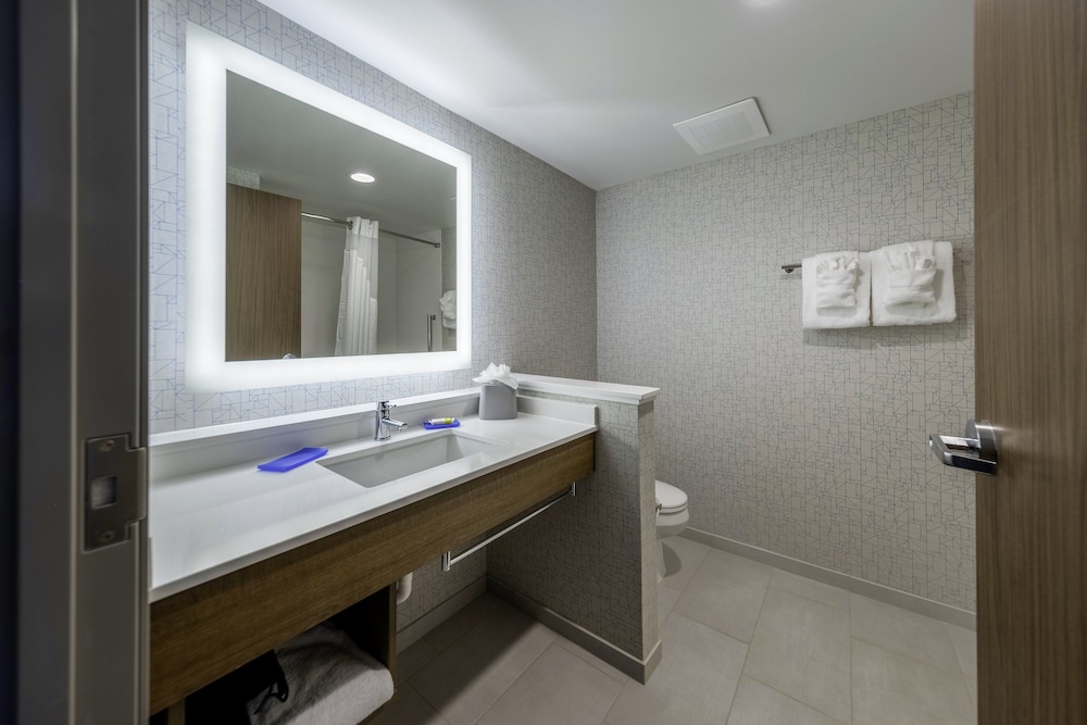 holiday inn express and suites staunton
