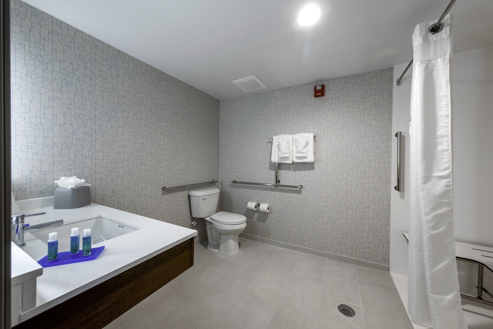holiday inn express and suites staunton