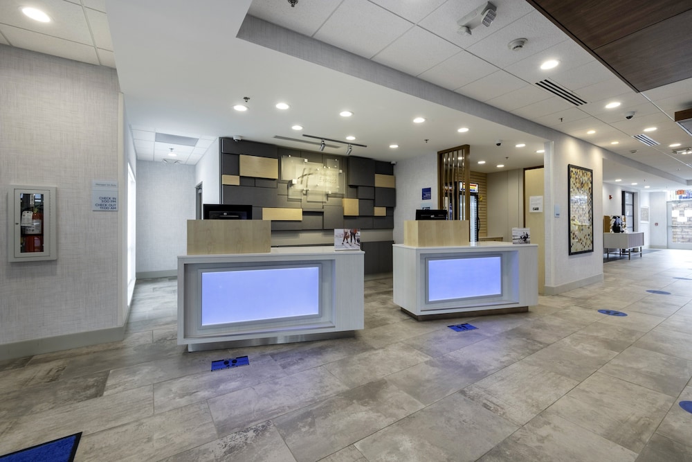 holiday inn express and suites staunton