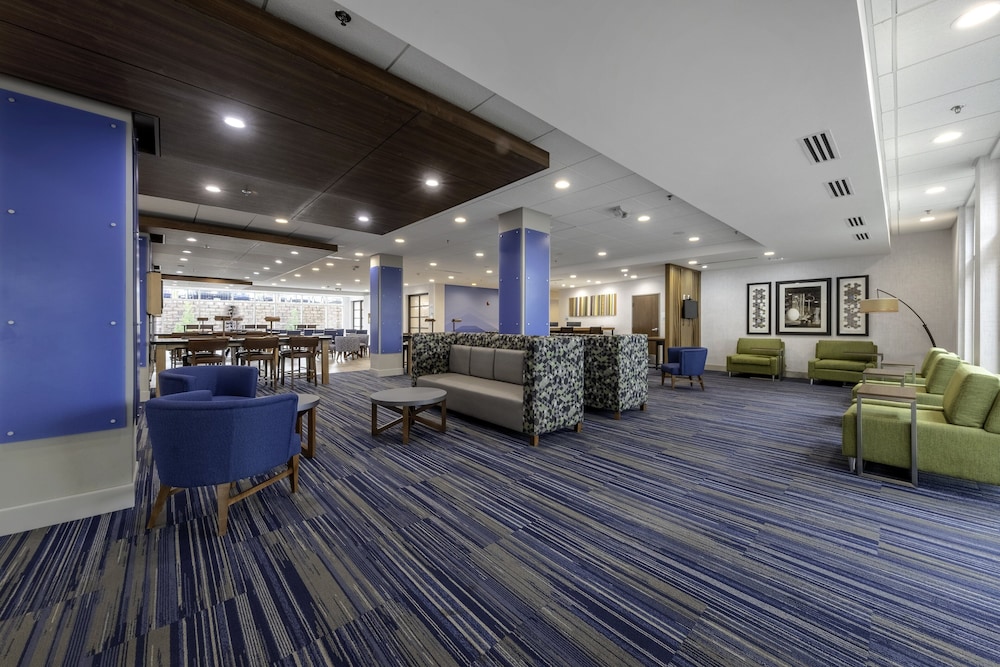 holiday inn express and suites staunton
