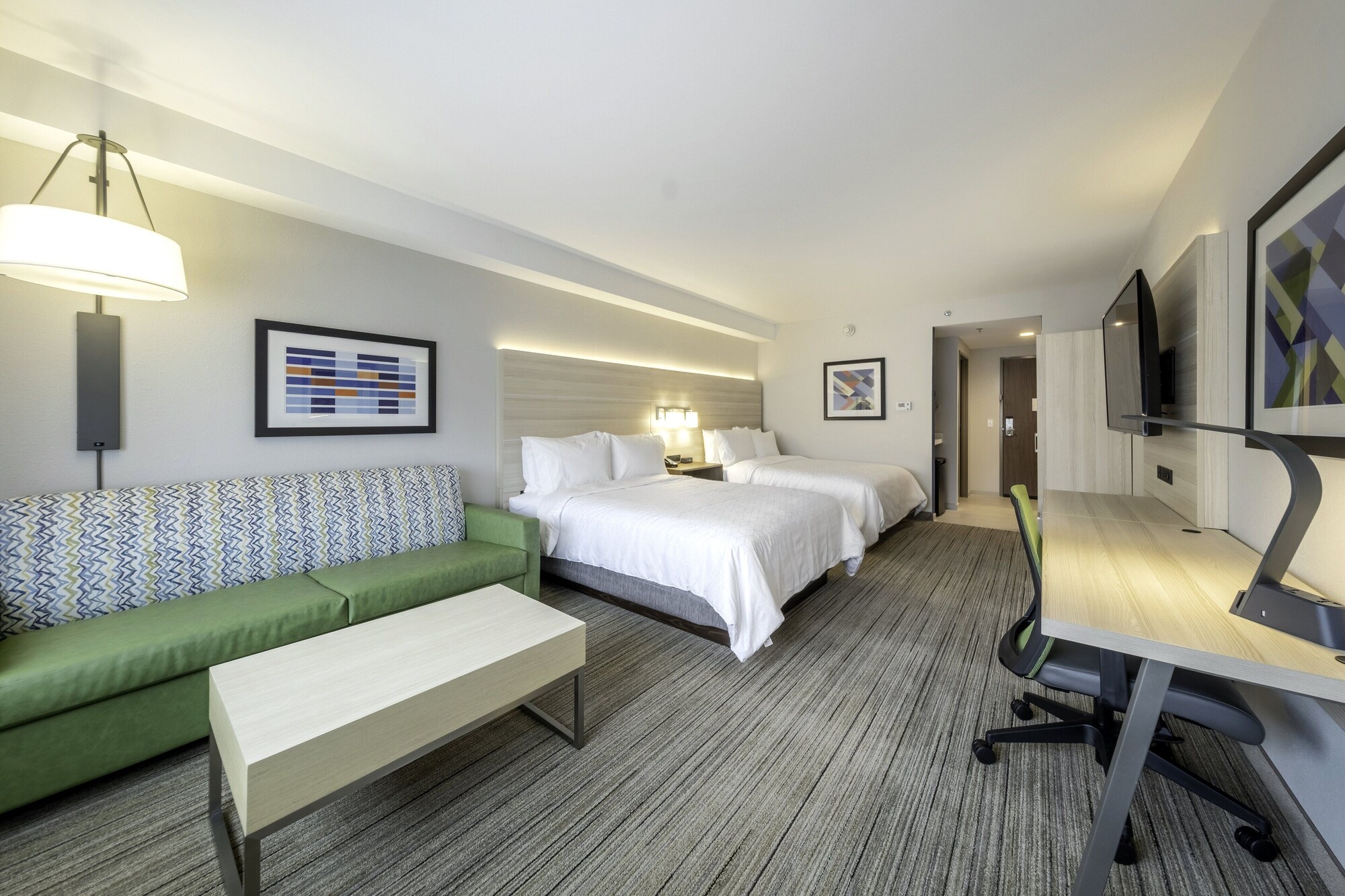 holiday inn express and suites staunton