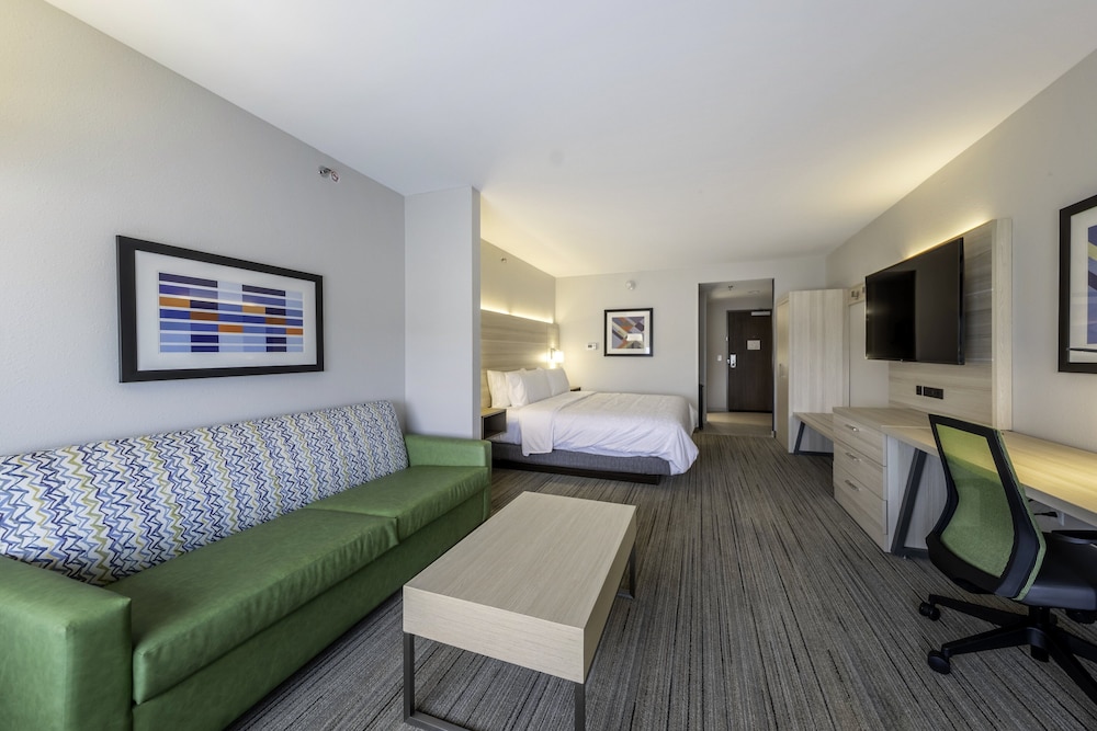holiday inn express and suites staunton