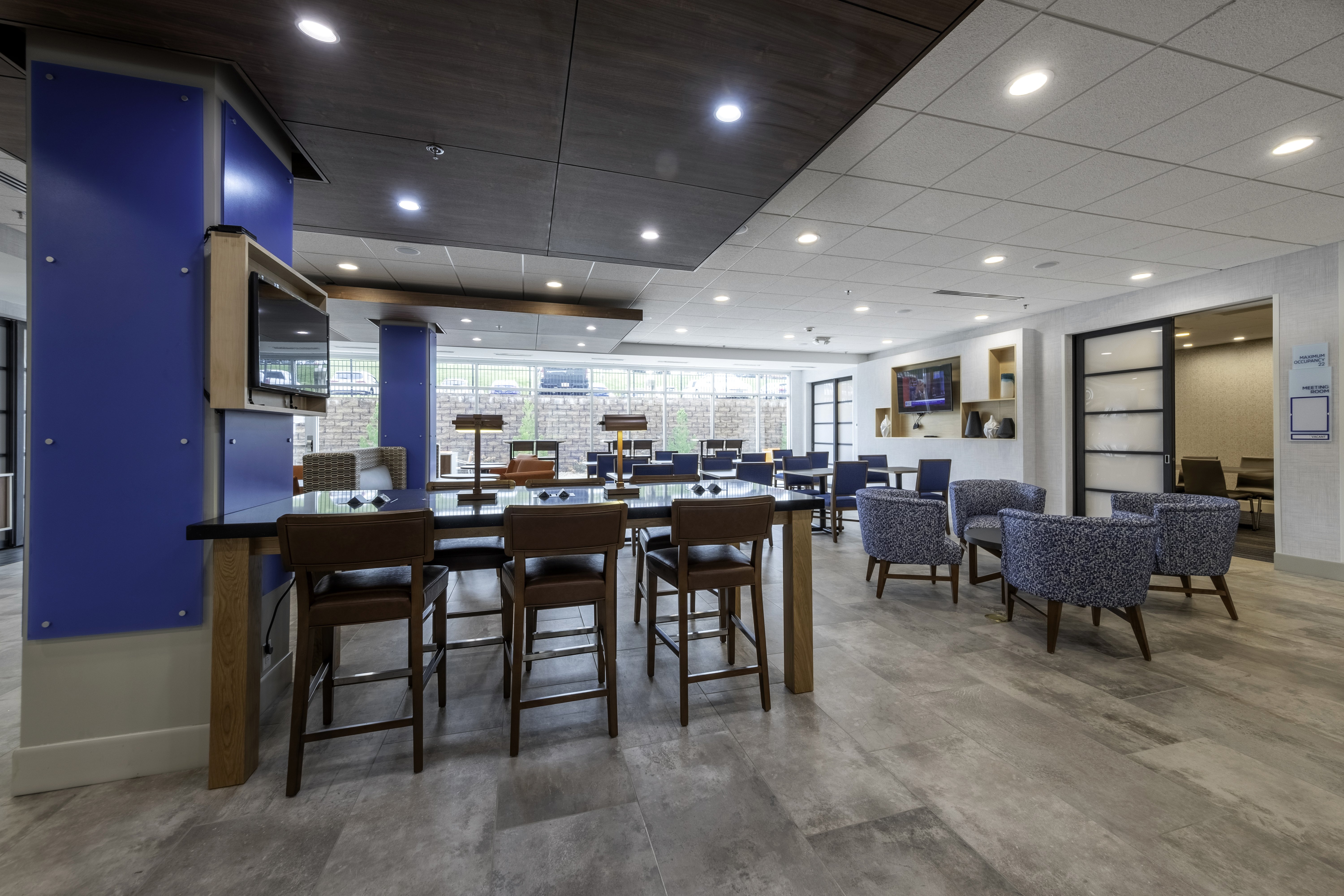 holiday inn express and suites staunton