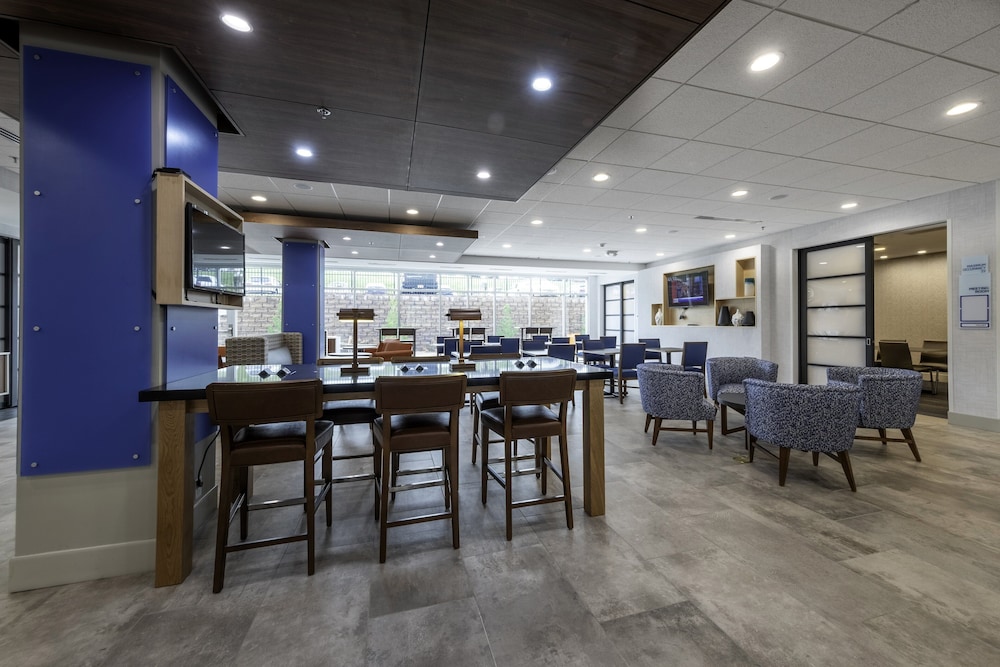 holiday inn express and suites staunton
