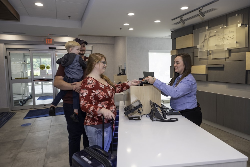 holiday inn express and suites staunton