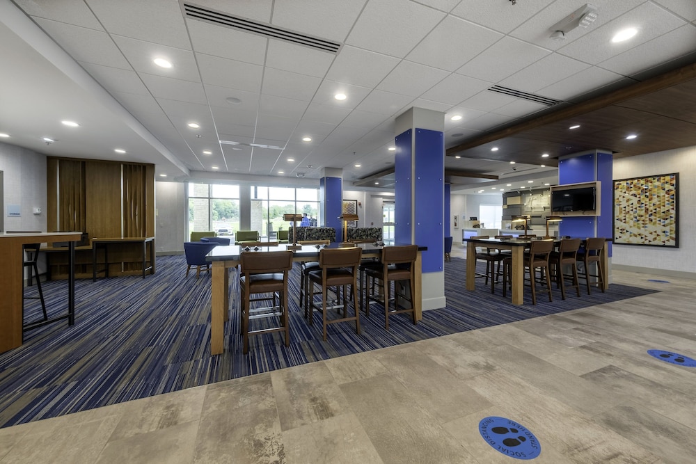 holiday inn express and suites staunton