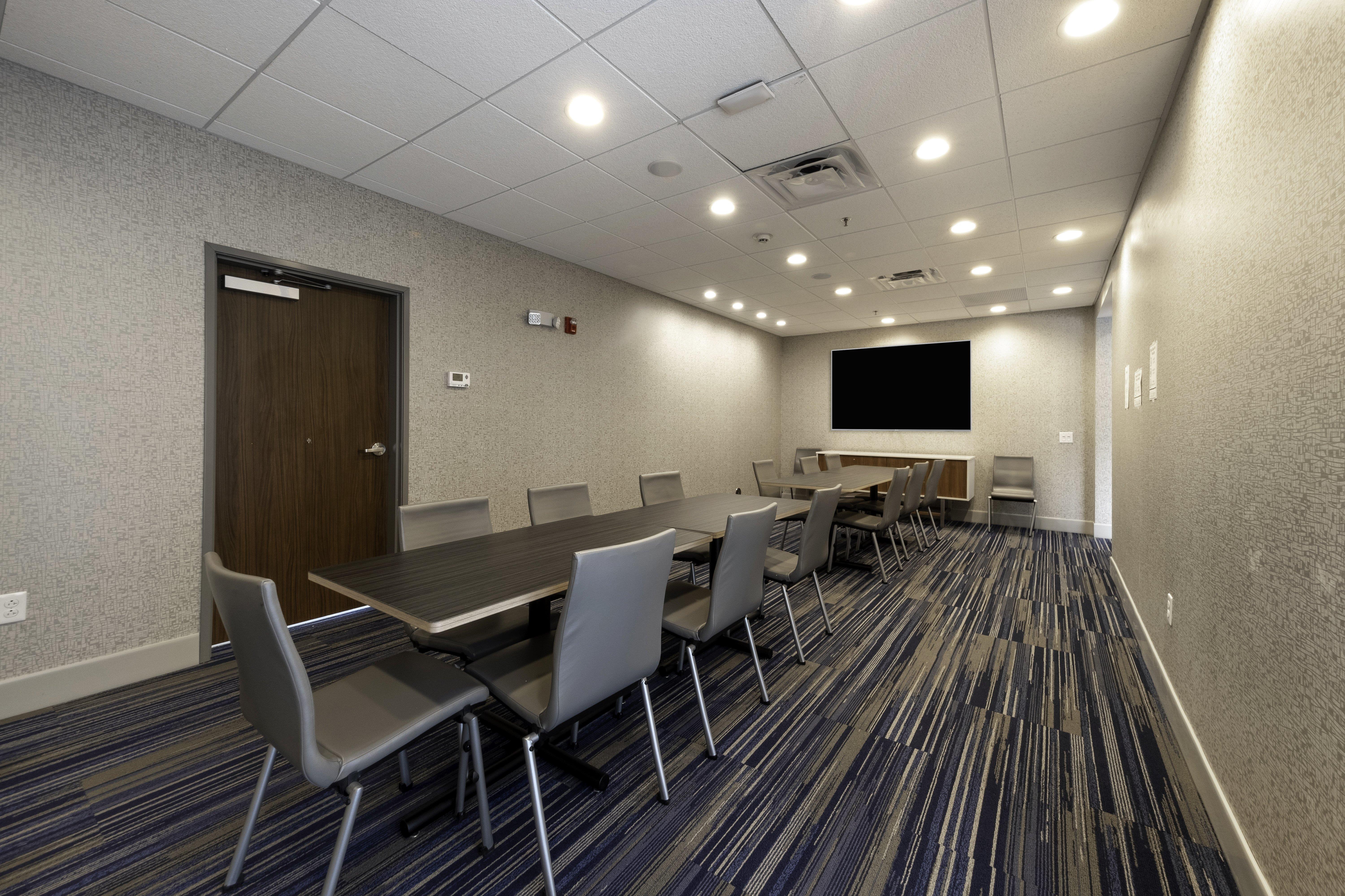 holiday inn express and suites staunton