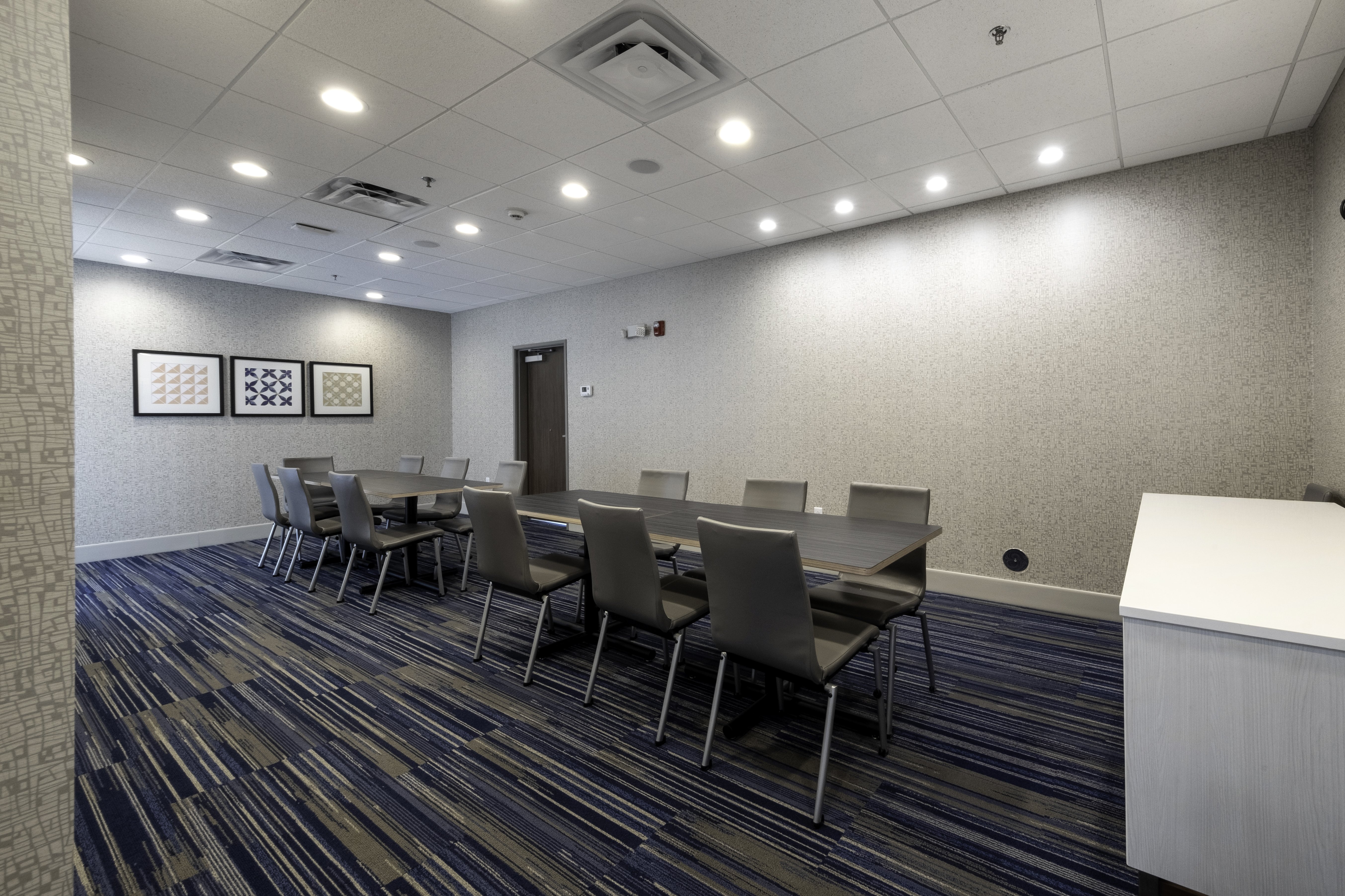 holiday inn express and suites staunton