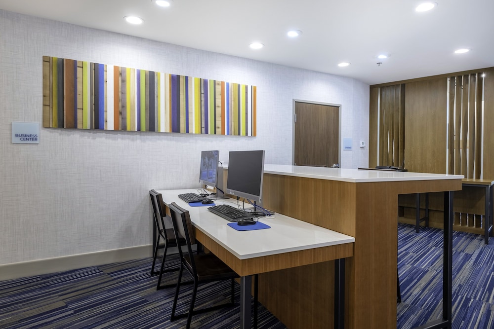 holiday inn express and suites staunton