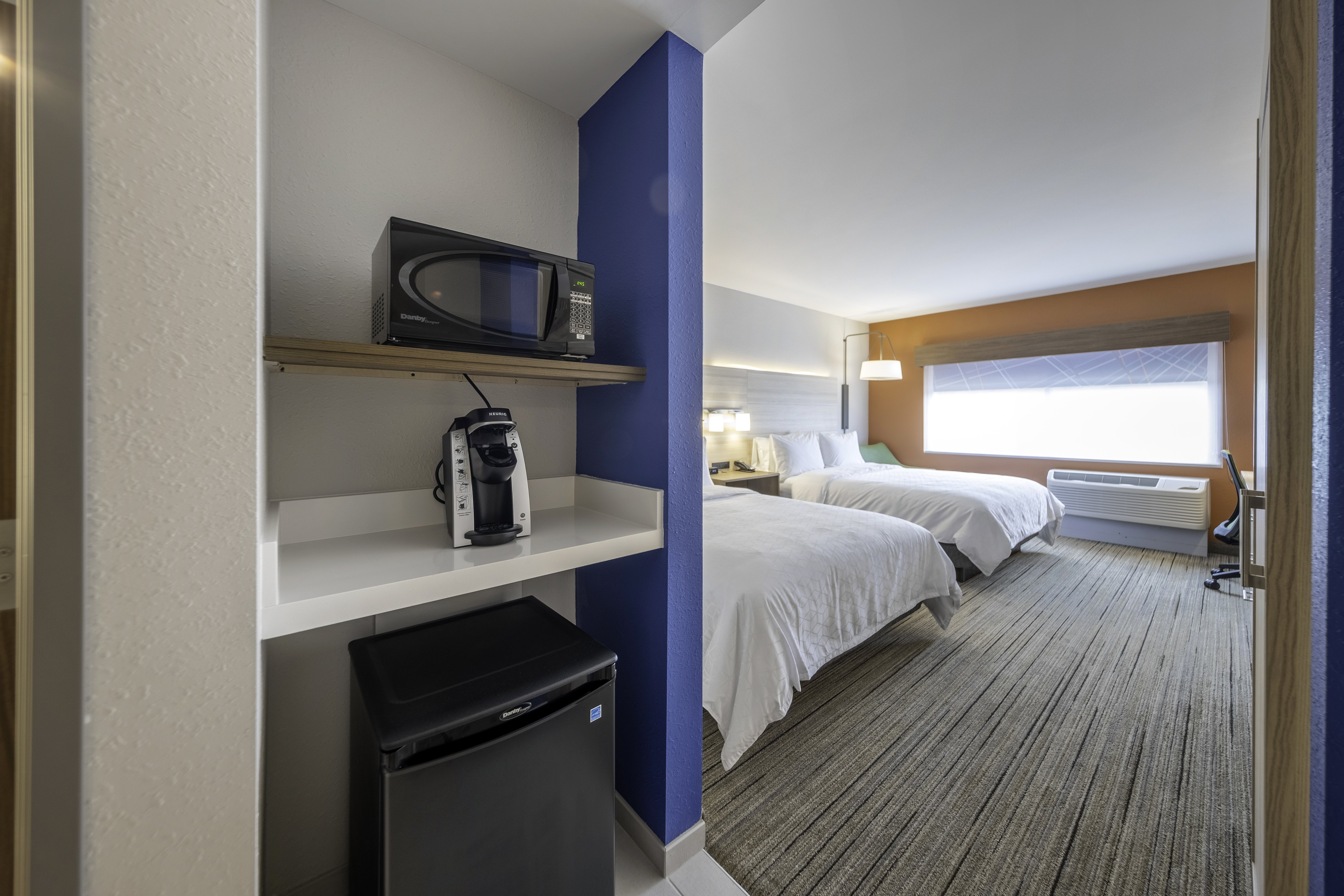 holiday inn express and suites staunton