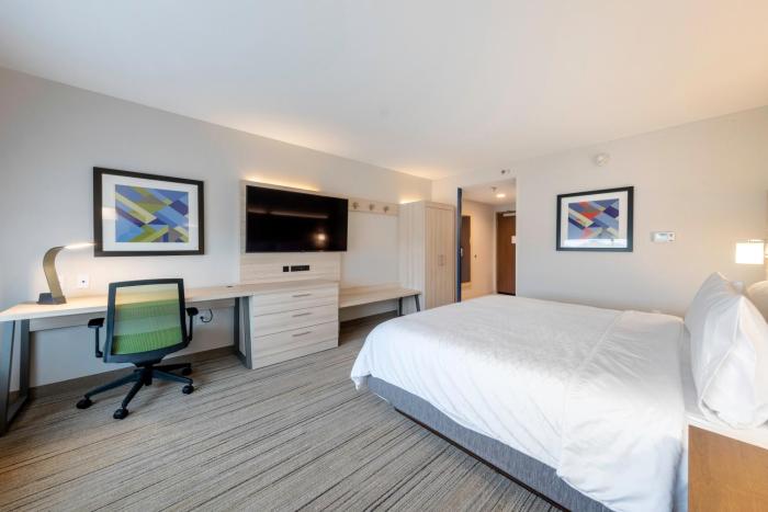 holiday inn express and suites staunton