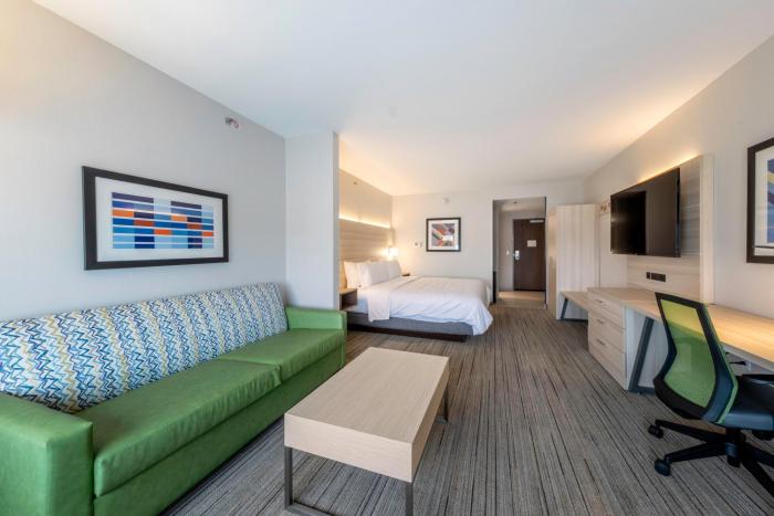 holiday inn express and suites staunton