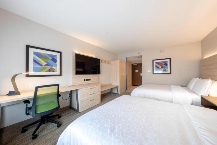 holiday inn express and suites staunton