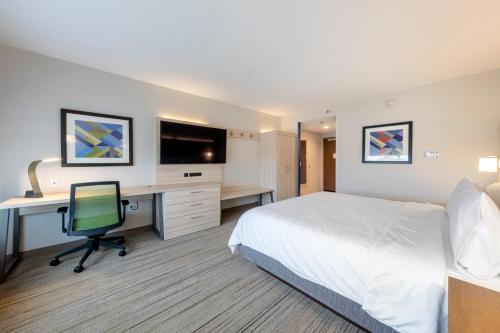 holiday inn express and suites staunton